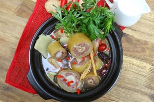 nấu lẩu đuôi bò thuốc bắc