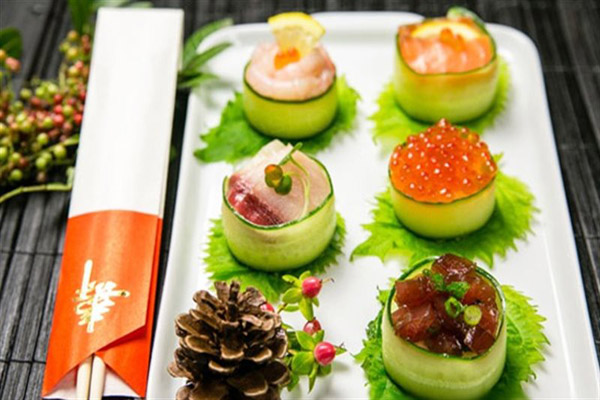 Trang trí đĩa sushi