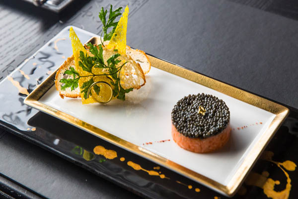 Bánh tarta trứng cá hồi caviar 
