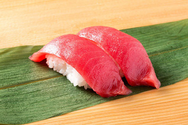 chế biến sushi cá ngừ hấp dẫn